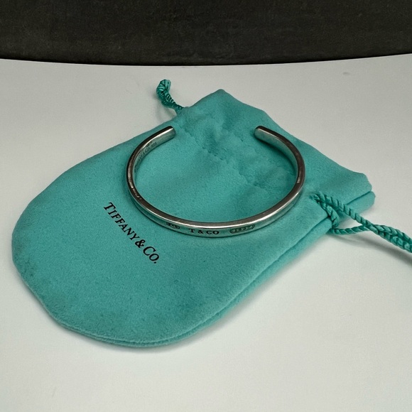 Tiffany 1837® Cuff in Silver, Narrow, size S - Picture 3 of 6